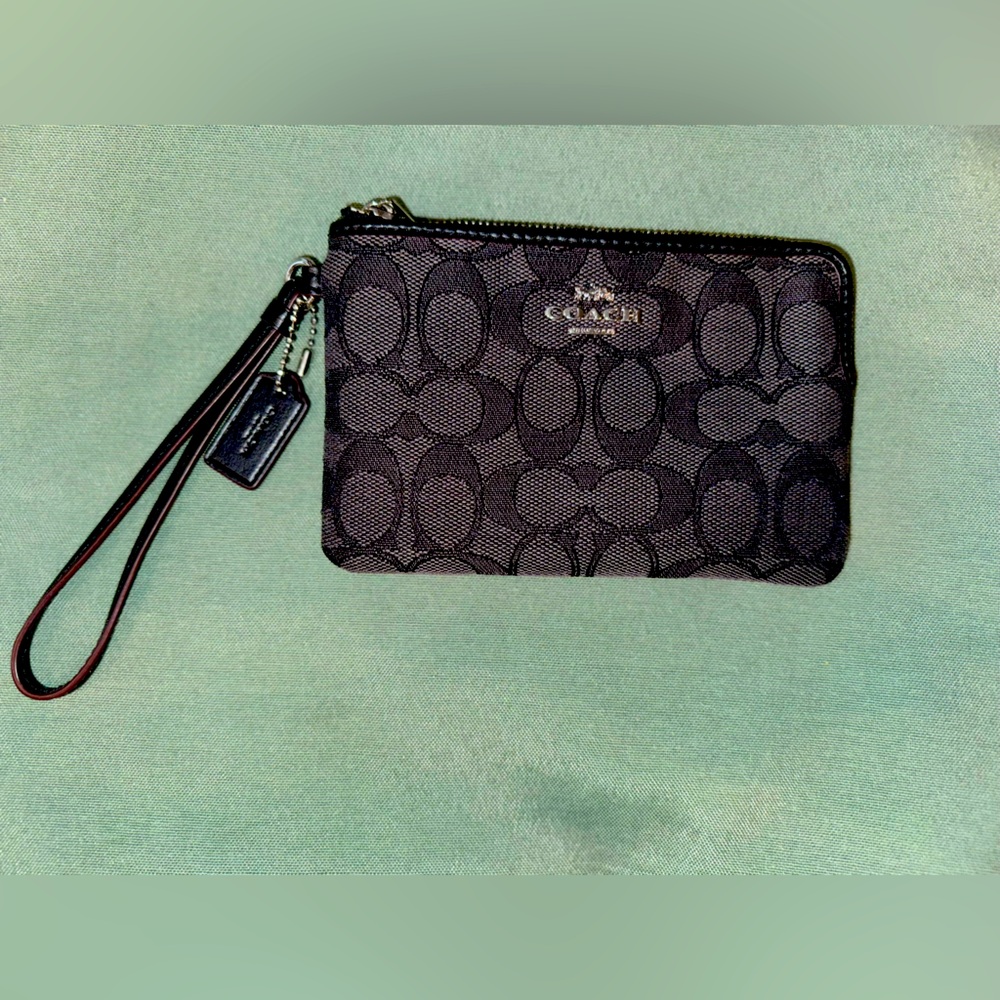 Coach corner zip wristlet canvas black